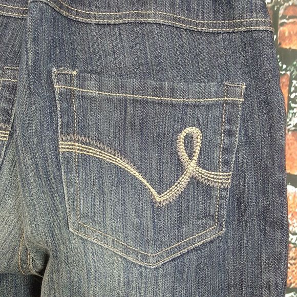 Two Hearts Maternity Crop Capri Jeans Size Small - Picture 5 of 8